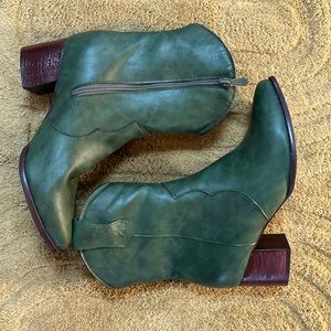 Green cowboy boots
